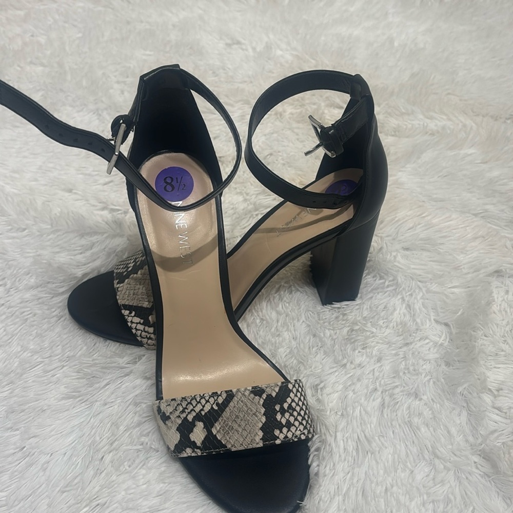 Nine West Size 8.5 Taupe Multi Texture Block Heel only worn once.